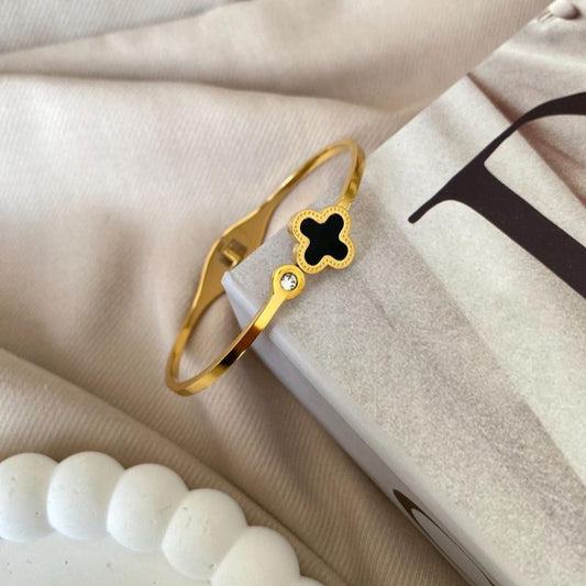 Clover Handcuffs